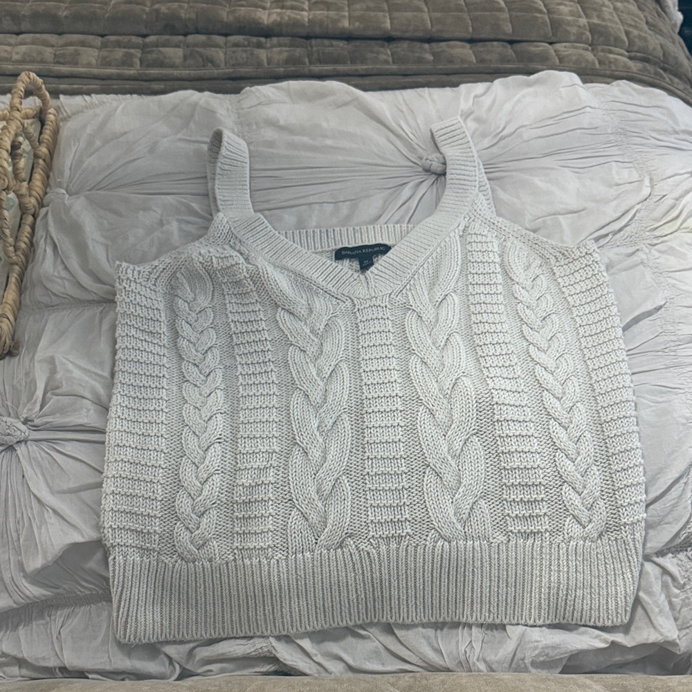 Banana Republic Women's Cable Knit Sweater Medium